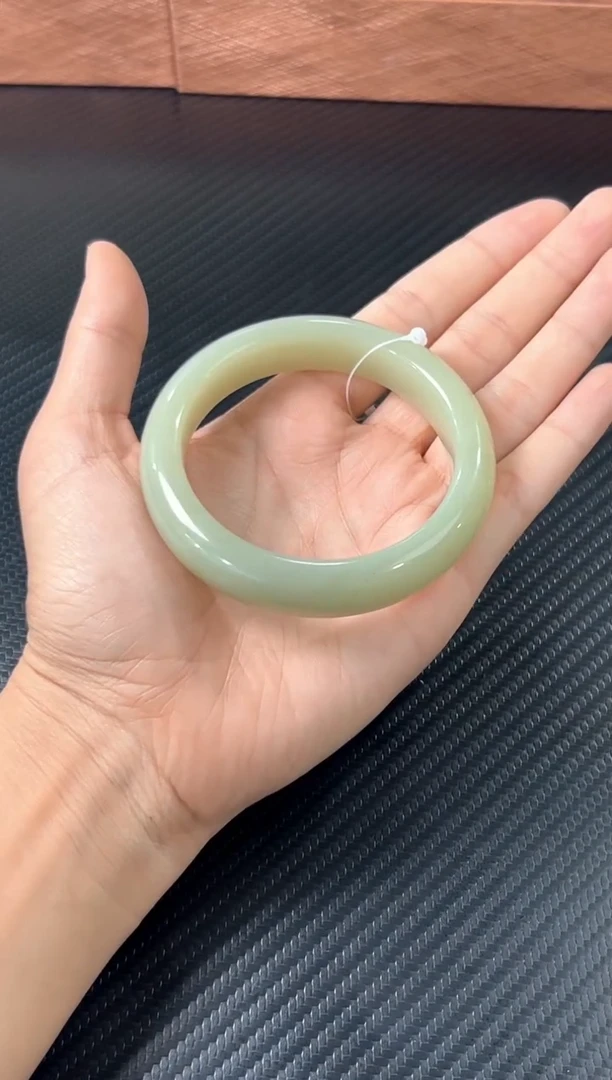 未镶嵌手镯和田玉且末微色差迪克兰 60Mm