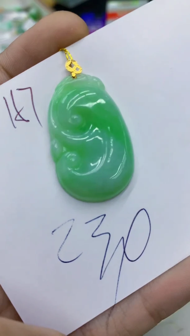 翡翠18K金镶嵌颈饰11111111111