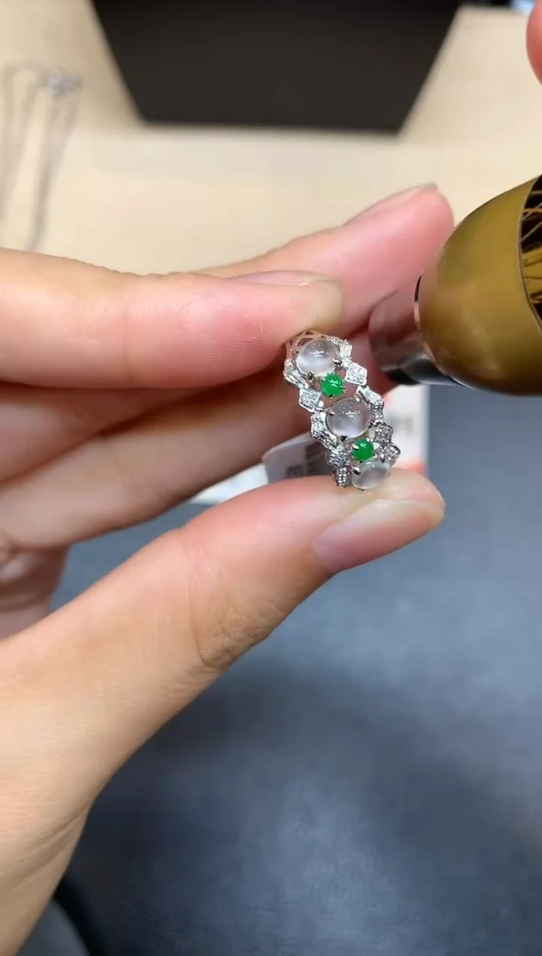 18K金镶嵌戒指翡翠蛋面【无服务费