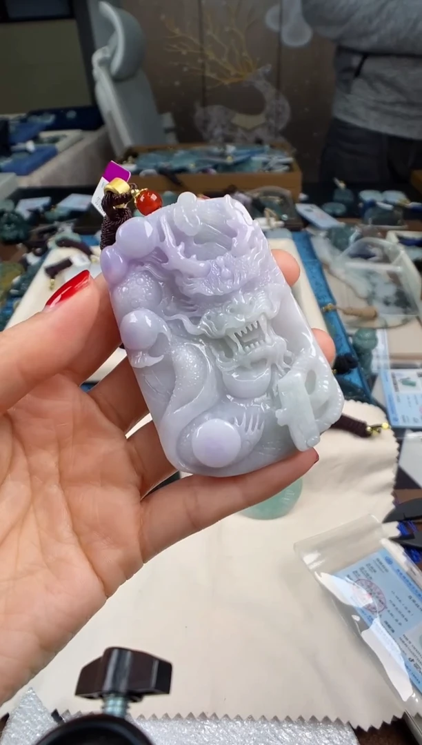 颈饰未镶嵌翡翠 多样性发其一