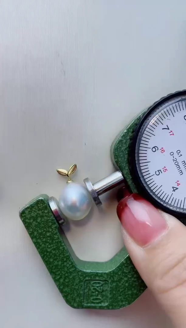 颈饰18K金镶嵌海水珍珠A47