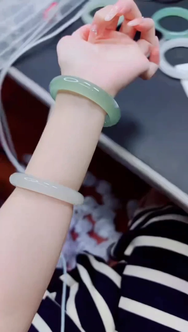 石英质玉手镯未镶嵌97/58.3