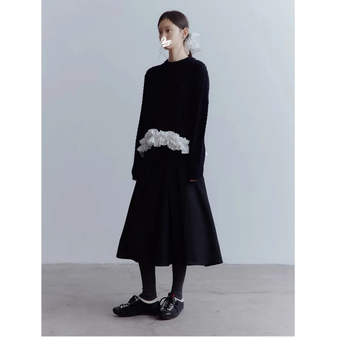 黑色婚礼_重工纽绳绞花+立体花边_黑白羊毛毛织圆领上衣
