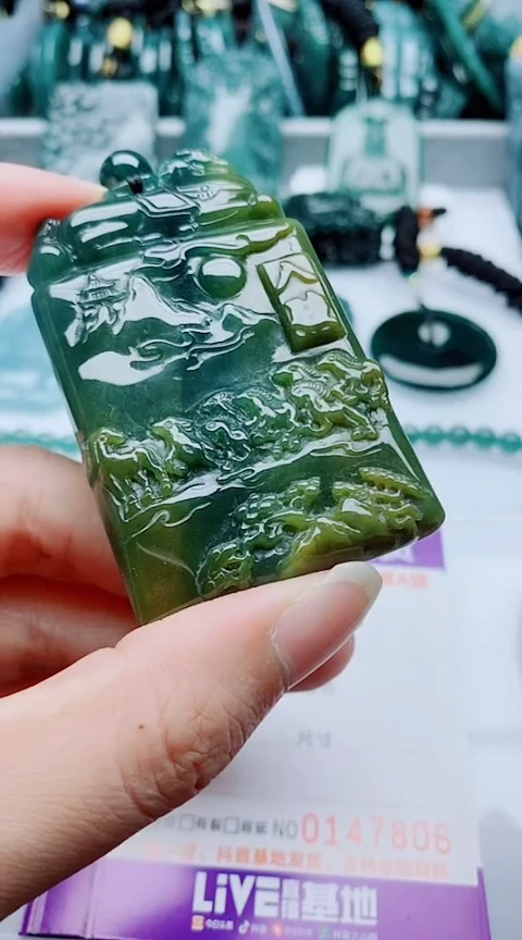 颈饰未镶嵌翡翠
