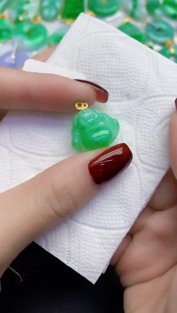 颈饰18K金镶嵌翡翠缅甸天然翡翠A货