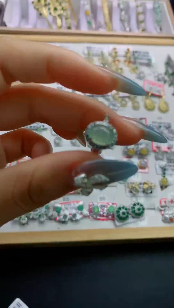 翡翠银S925镶嵌颈饰翡翠 银S925镶嵌 111