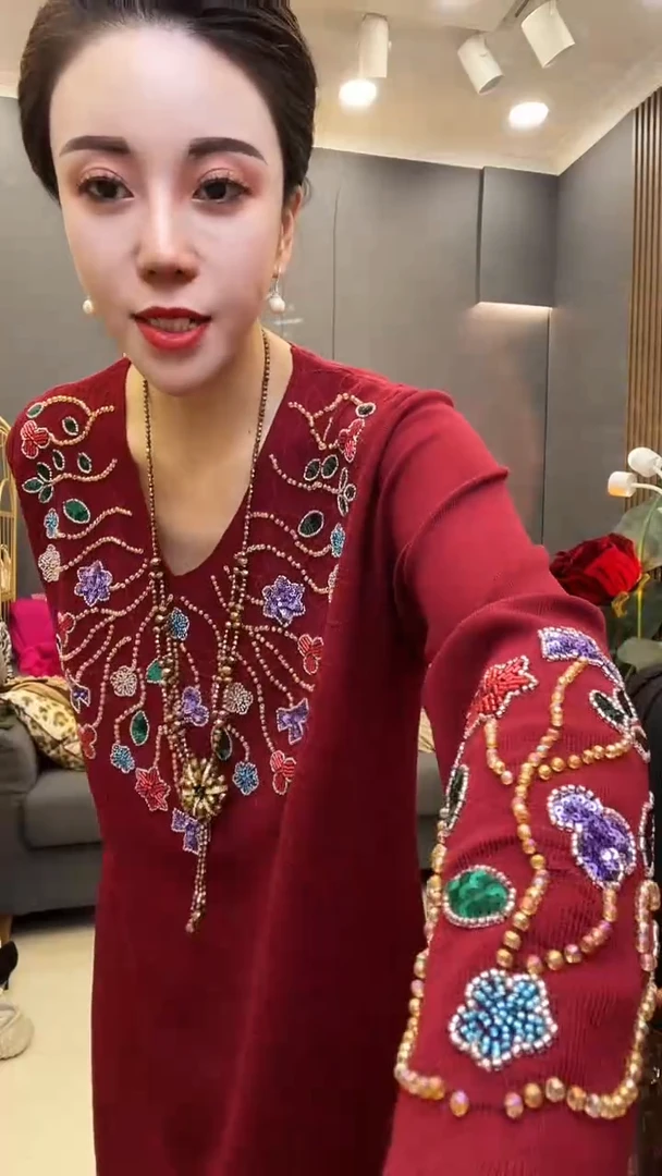 聚酯纤维（涤纶）酒红色 裙