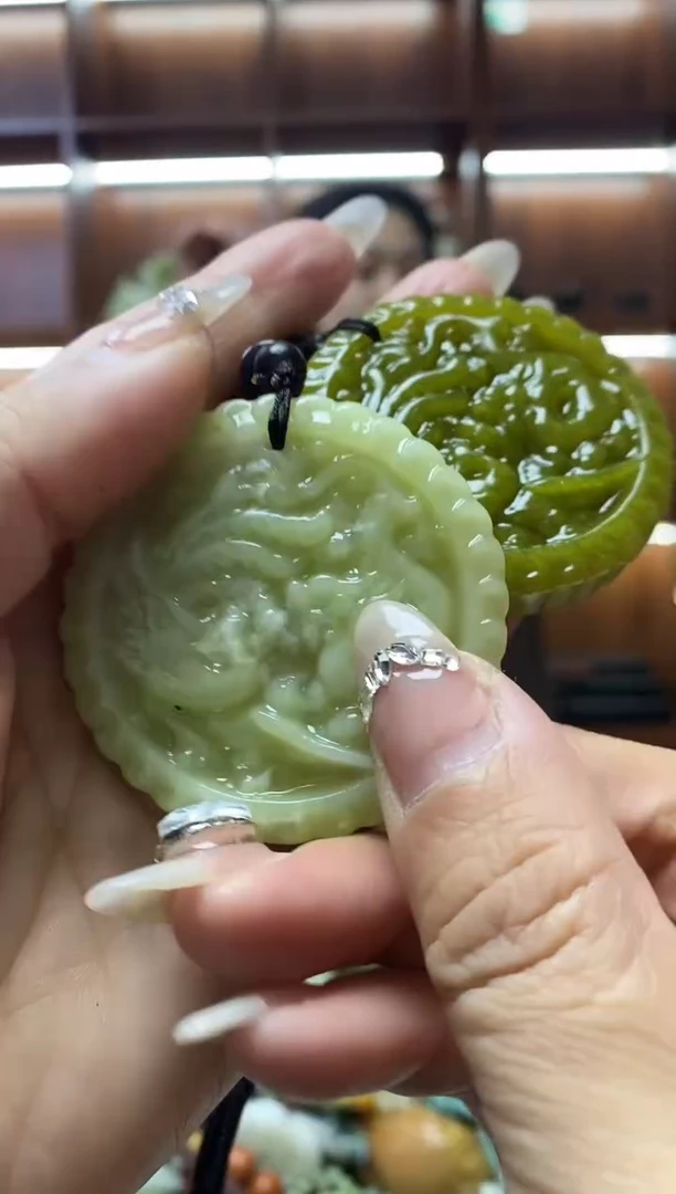 未镶嵌岫玉吊坠拍一发二