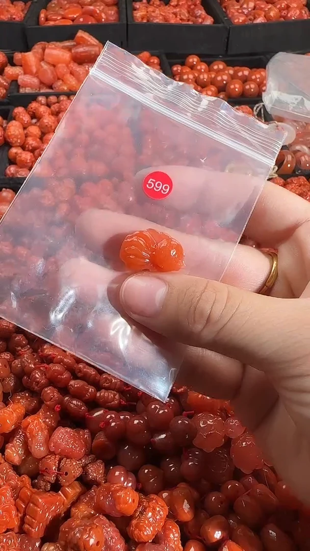 颈饰未镶嵌南红玛瑙1