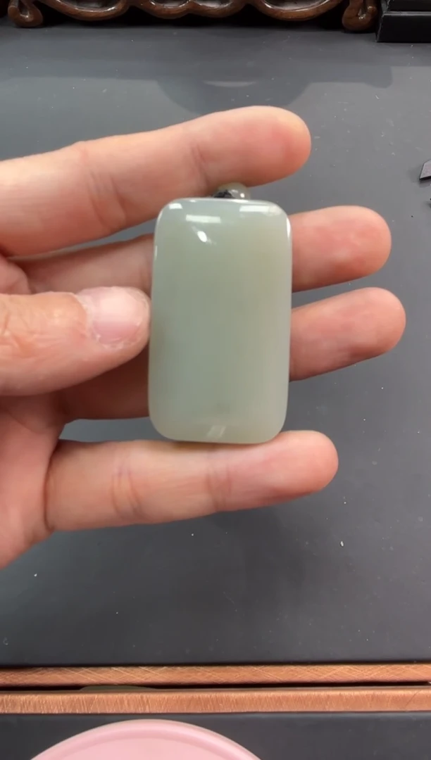 【闪购商品】和田玉吊坠(赠链)未镶嵌且末微色差近矿吊坠