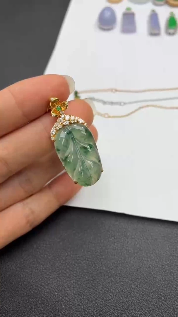 颈饰18K金镶嵌翡翠天然翡翠A货