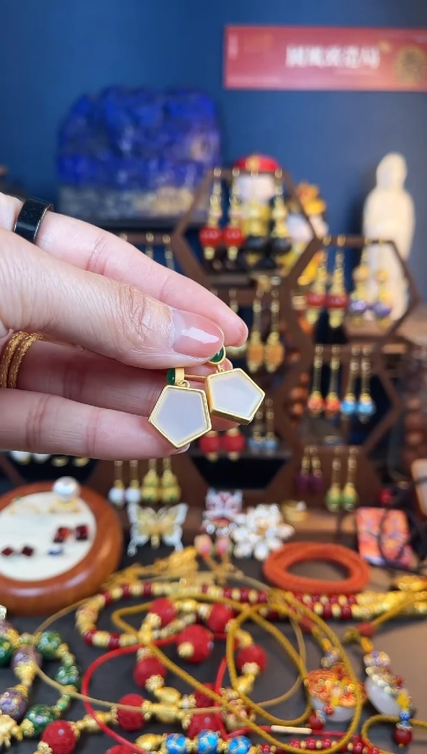 【闪购商品】五芒星珐琅景泰蓝耳钉