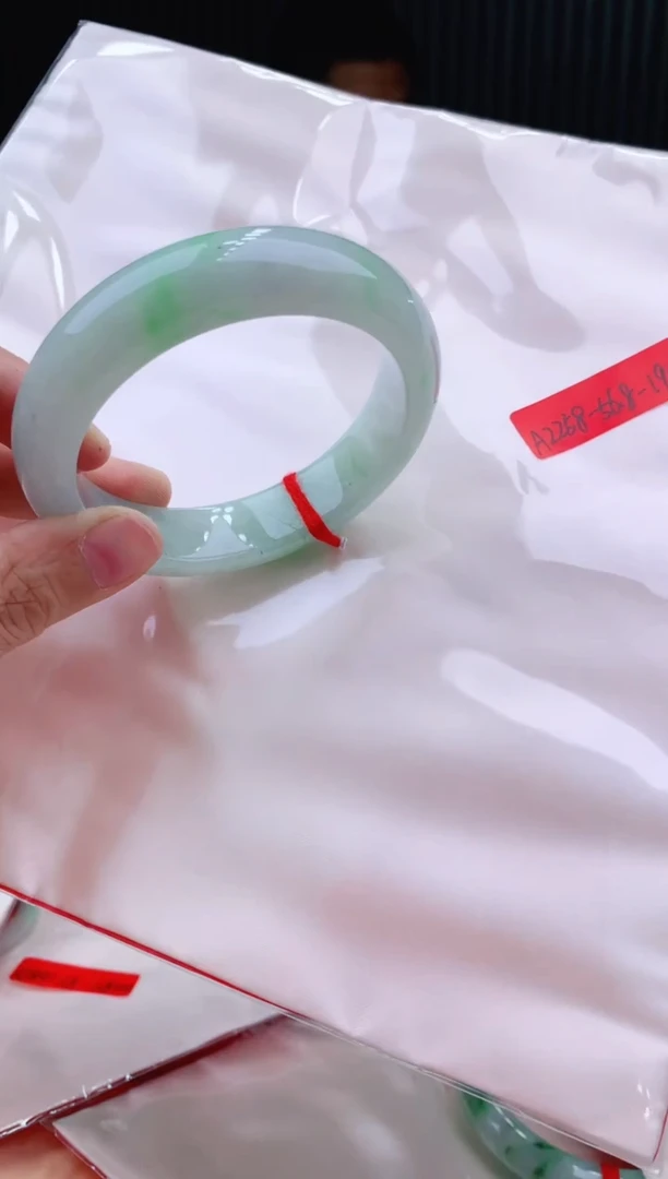 未镶嵌手镯翡翠56