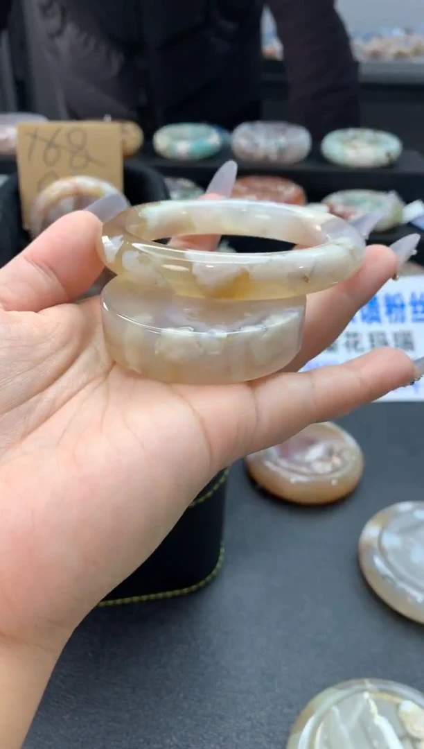 未镶嵌手镯石英质玉（55-56圈口）赠送镯心 无证书