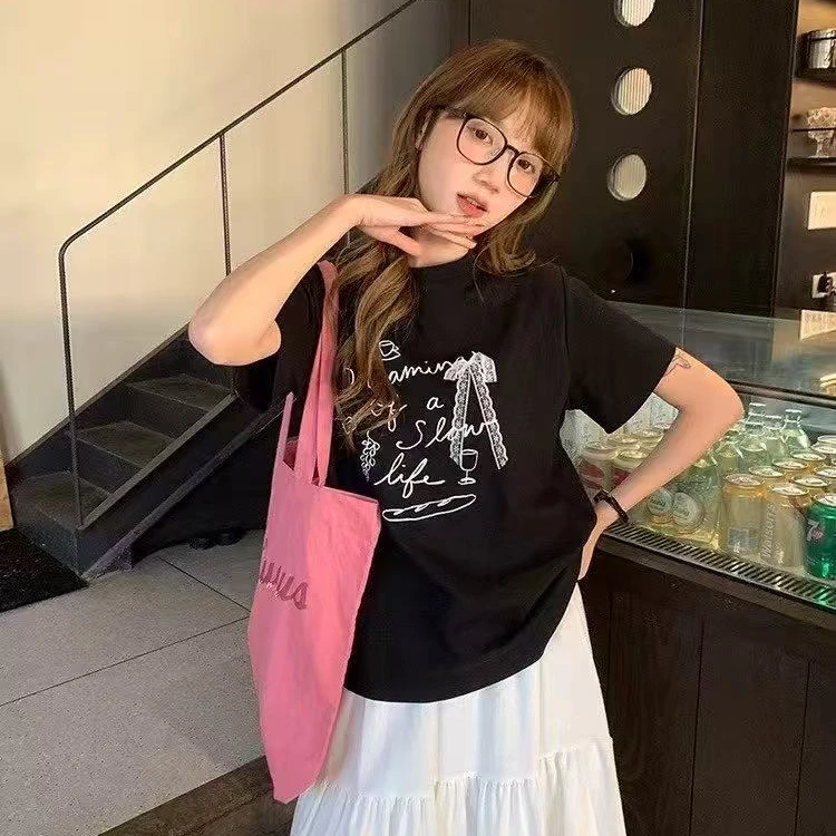 猫柒小姐-甜美蝴蝶结字母印花T恤女