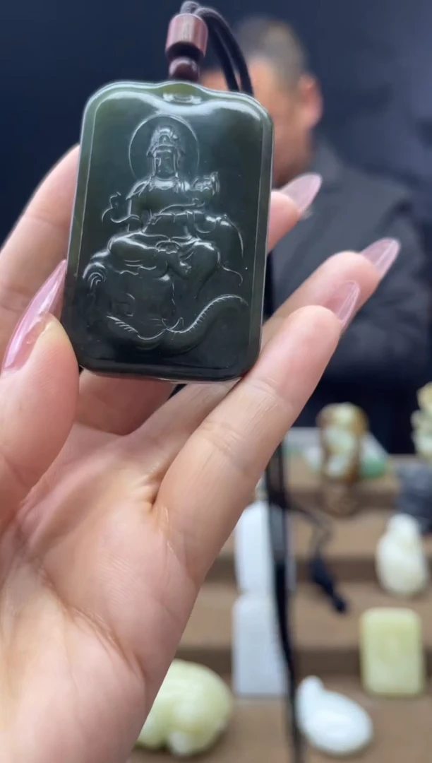 颈饰未镶嵌和田玉1