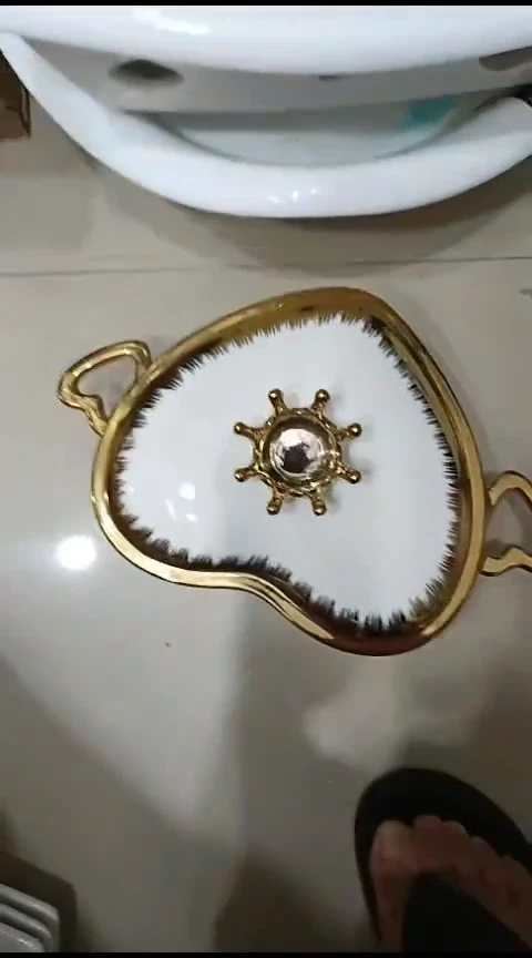 瓷白金爱心汤锅一个