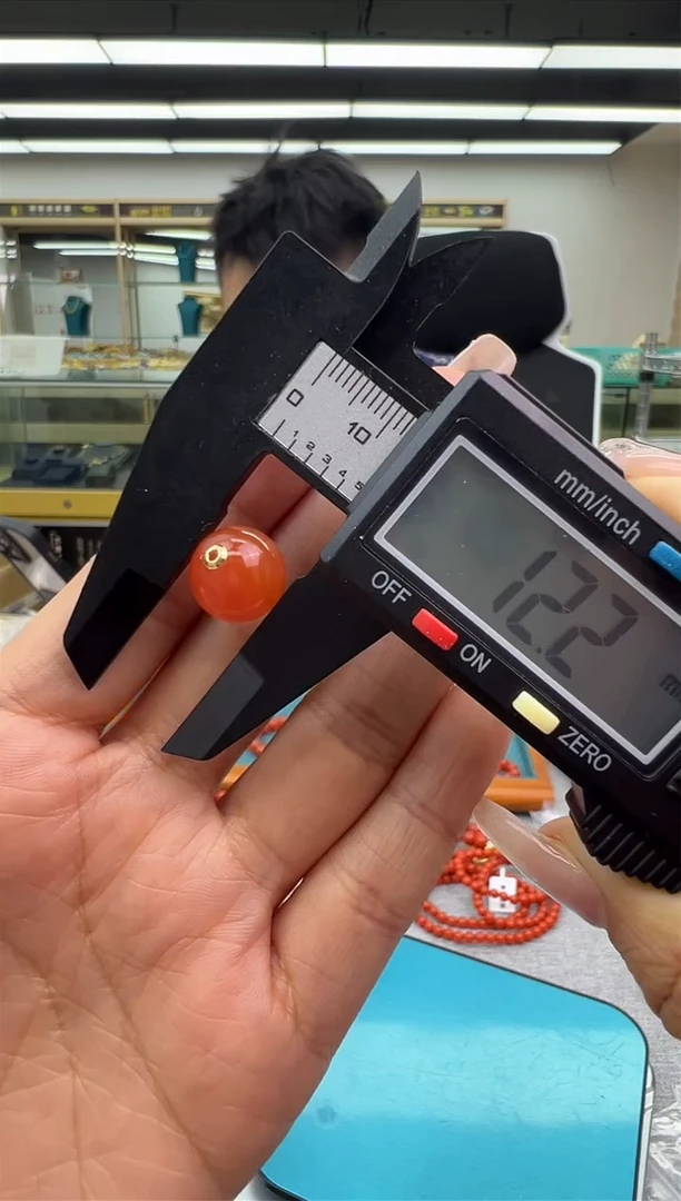 【闪购商品】南红玛瑙颈饰18K金镶嵌76秒拍号12mm