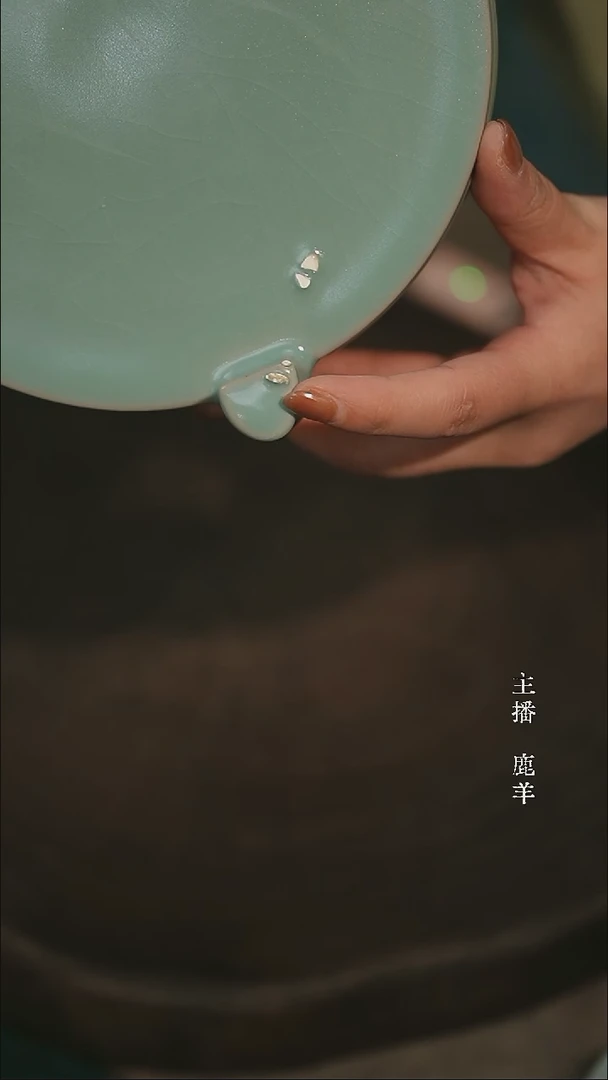 大号三足玄纹樽-羊-大瑕