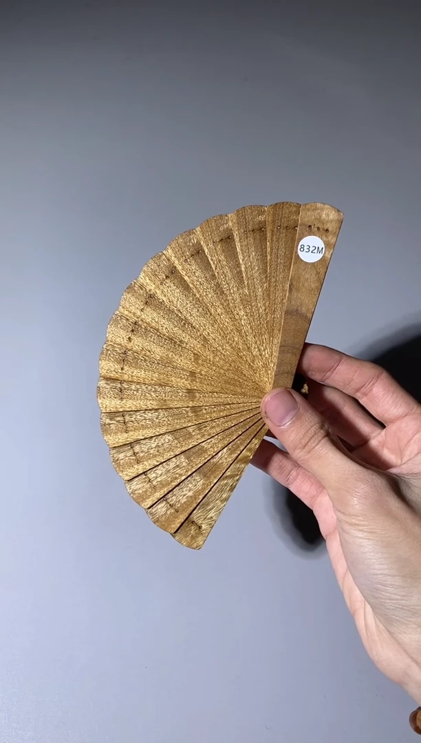 【闪购商品】金丝楠木雕832号10cm金丝楠迷你扇