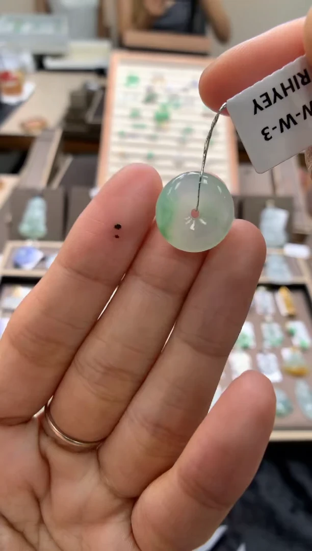 颈饰未镶嵌翡翠平安扣