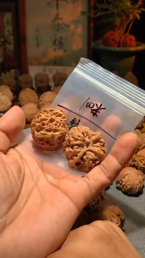 把件桃核逐****梦丰泰文玩  苹果园  39  尺寸左右