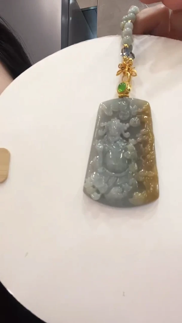 翡翠未镶嵌颈饰财神