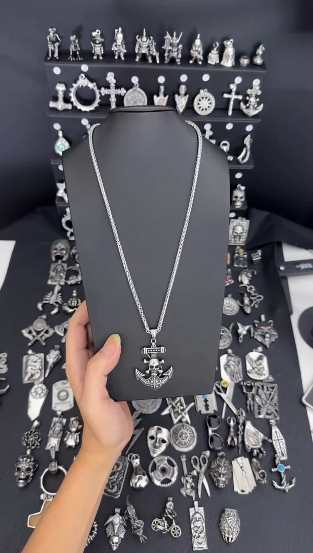 钛钢树脂骷髅吊坠搭配龙骨项链60CM长度