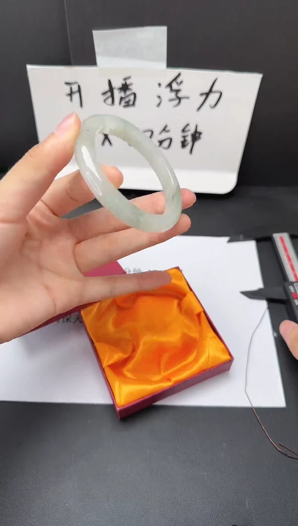 石英质玉手镯未镶嵌38