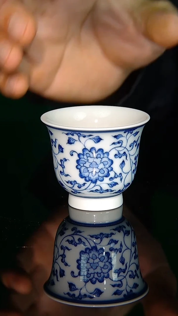 三哥柴窑缠枝莲主人杯