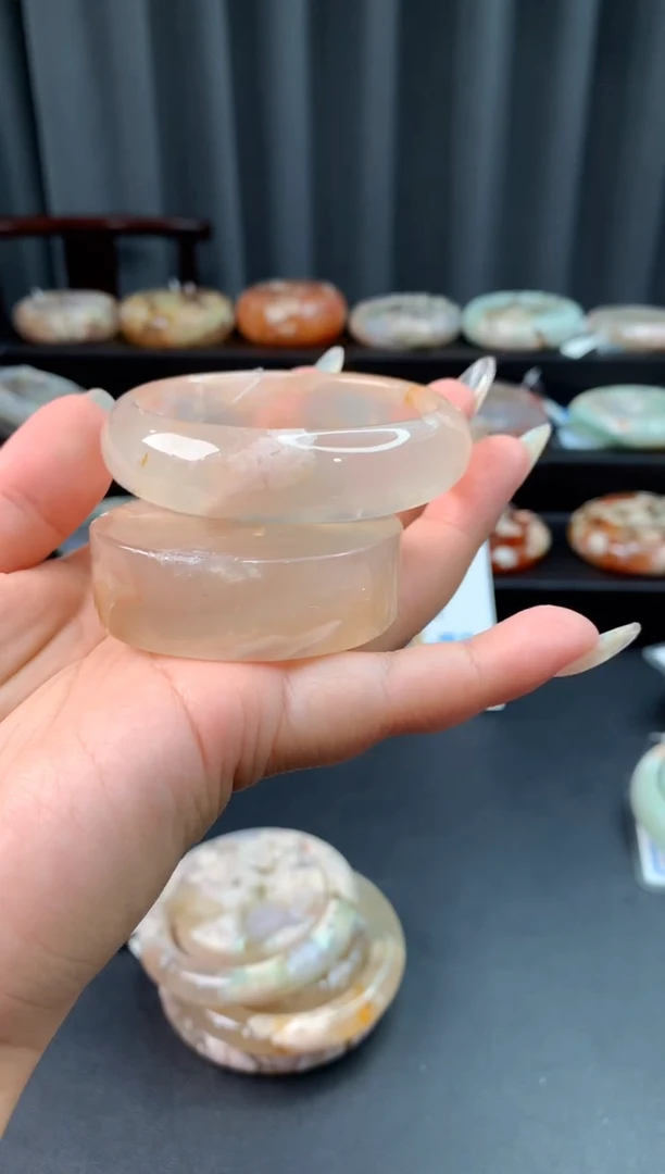 未镶嵌手镯石英质玉（55圈口）赠送镯心