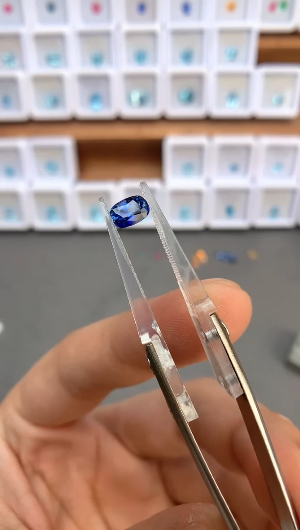 未镶嵌裸石定制蓝宝石1.03ct 无烧矢车菊