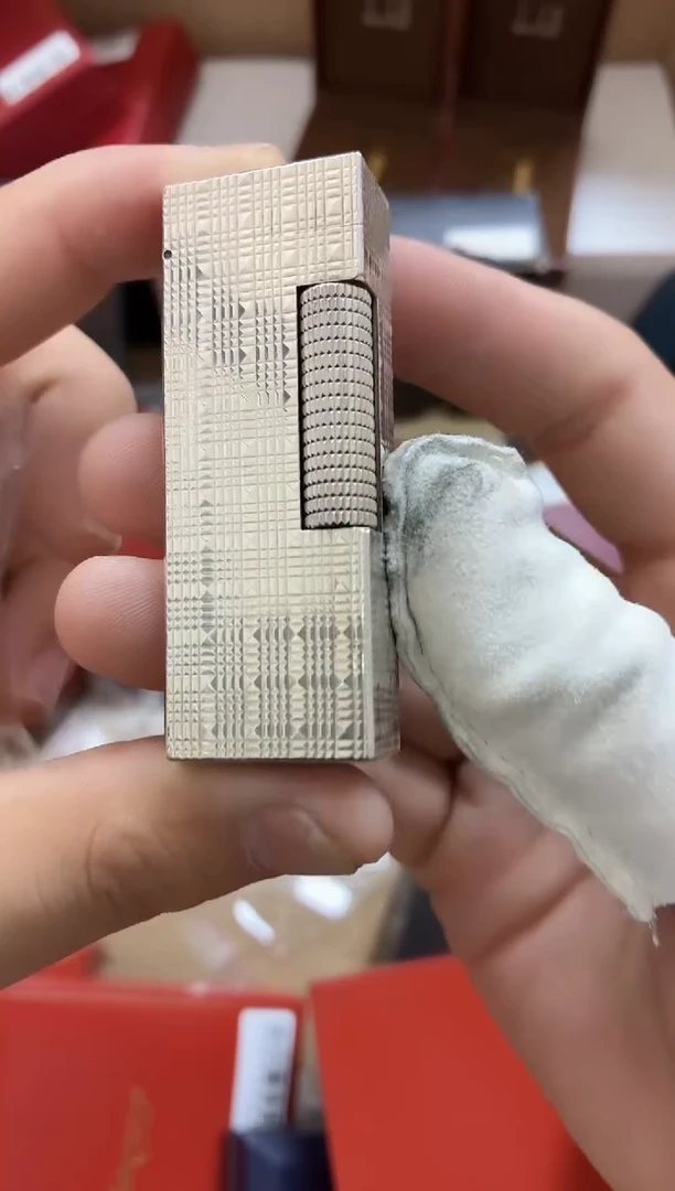 四代银璀璨巴黎钉打火机