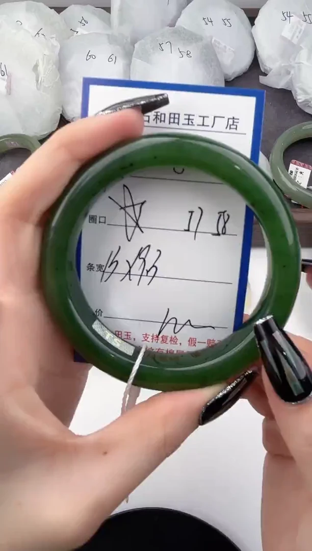未镶嵌手镯和田玉81颜色微差无瑕疵