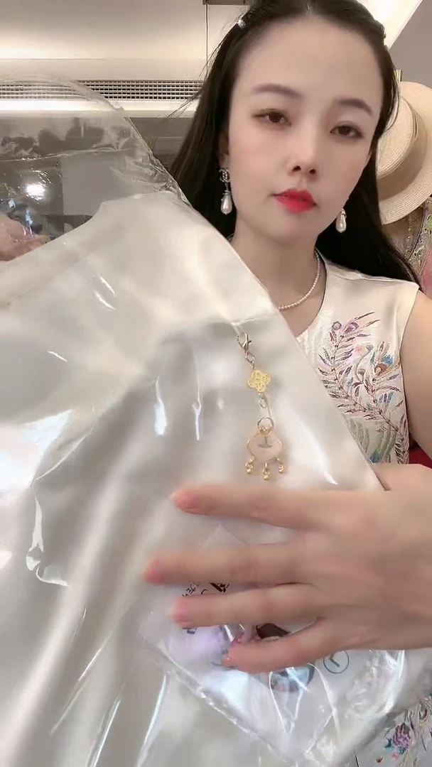 闪电购白如意短袖