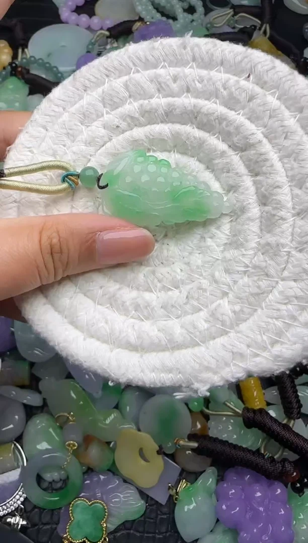颈饰未镶嵌翡翠缅甸翡翠吊坠