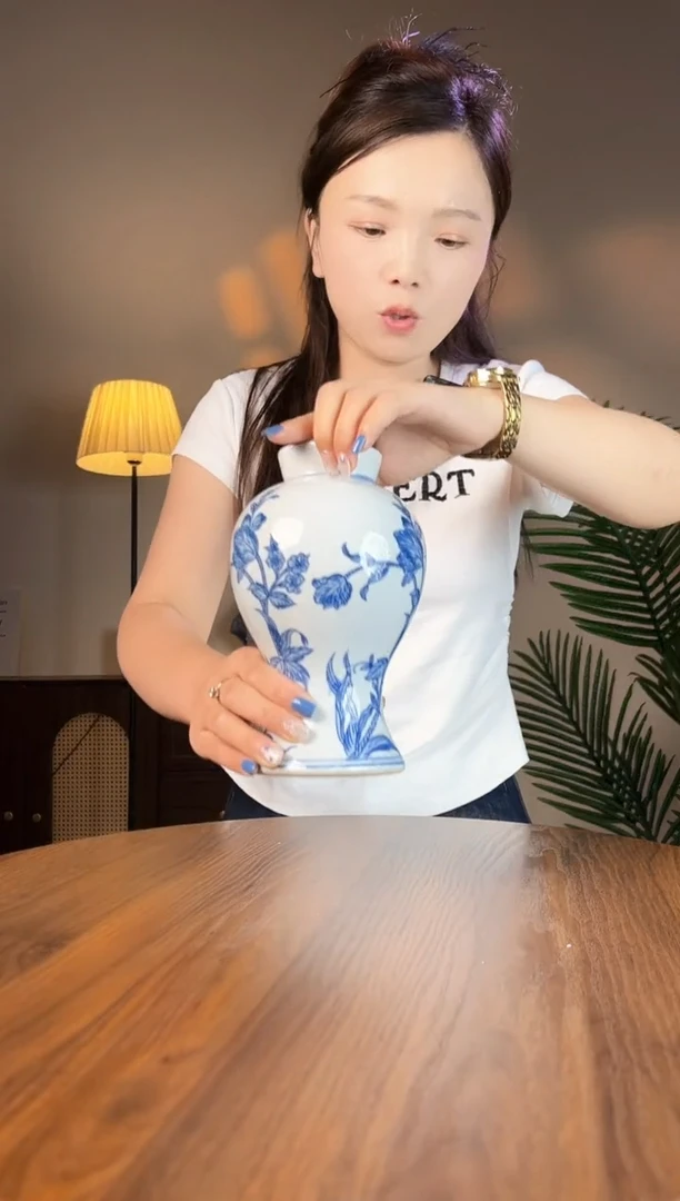 景德镇收腰陶瓷花瓶