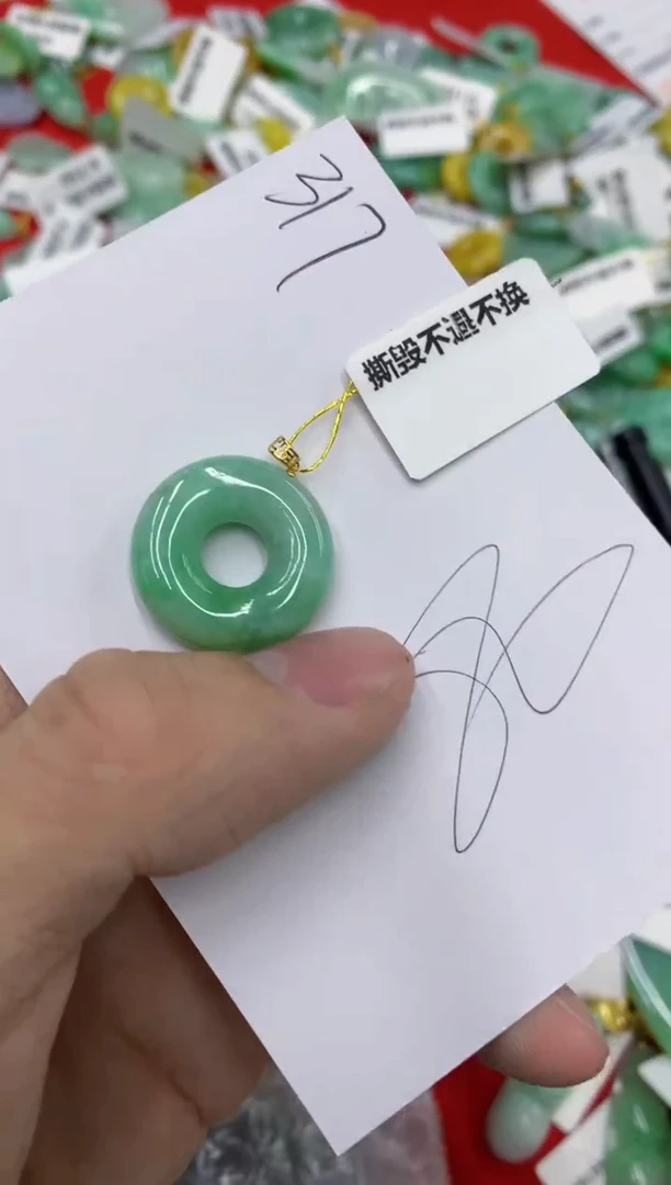 翡翠18K金镶嵌颈饰11111111111