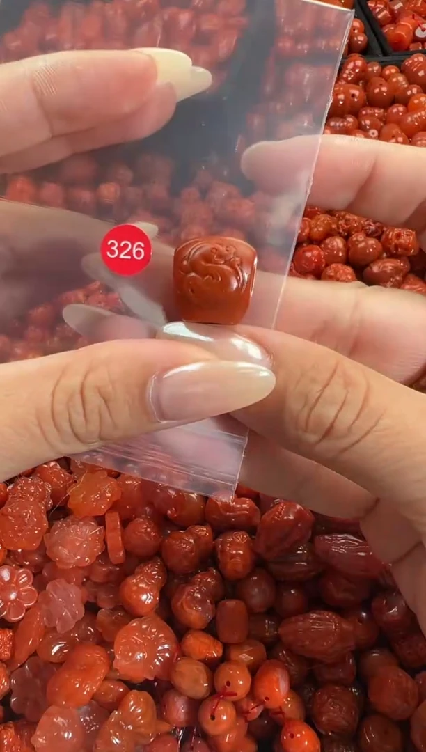 颈饰未镶嵌南红玛瑙1