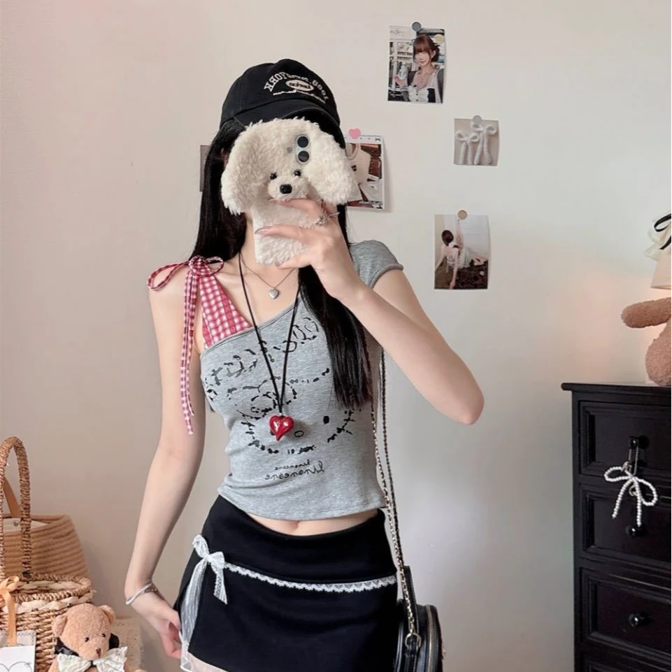 甜辣妹吊带 带胸垫红格子拼接短袖露肩女设计感斜肩短款上衣