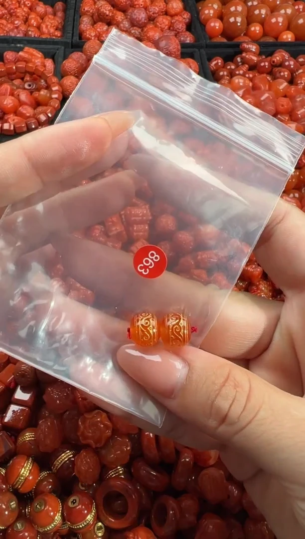 南红玛瑙未镶嵌颈饰1