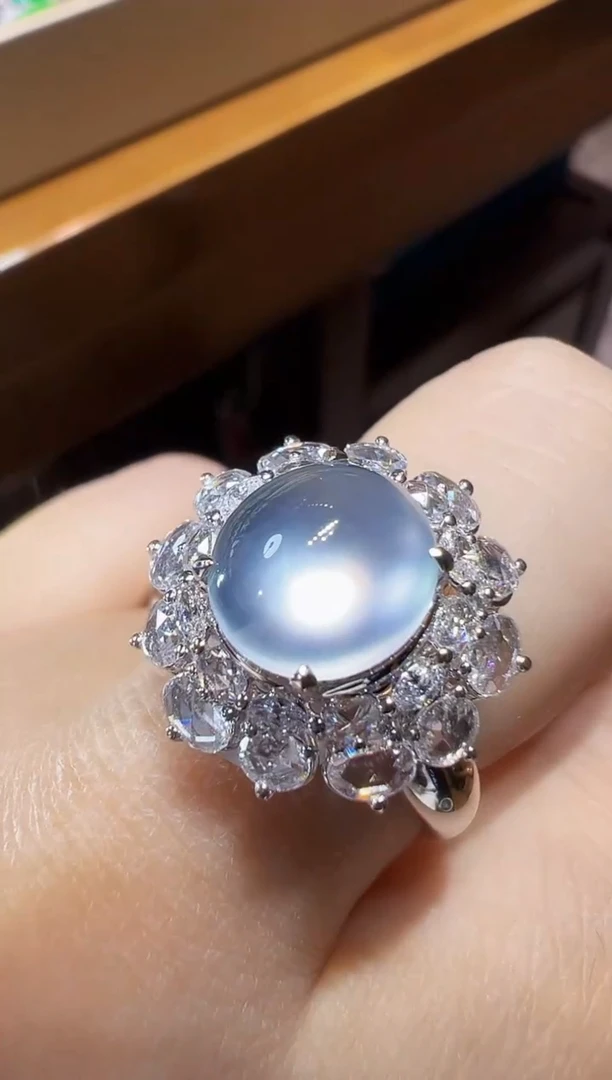 18K金镶嵌戒指翡翠心**拉蛋面