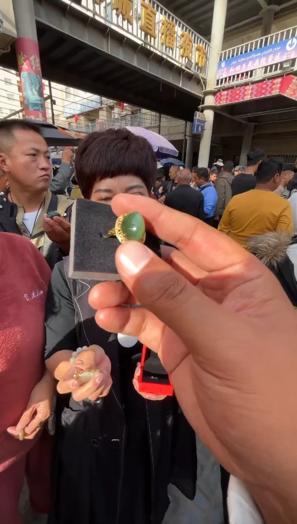 未镶嵌和田玉（糖玉）挂件和田玉