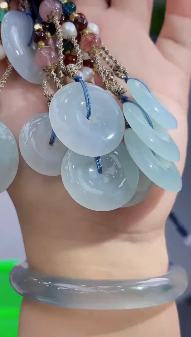 【闪购商品】翡翠颈饰未镶嵌多样性发其一