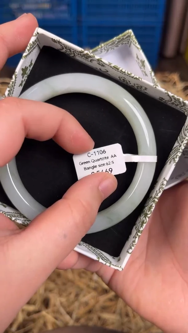 未镶嵌手镯石英质玉C1106