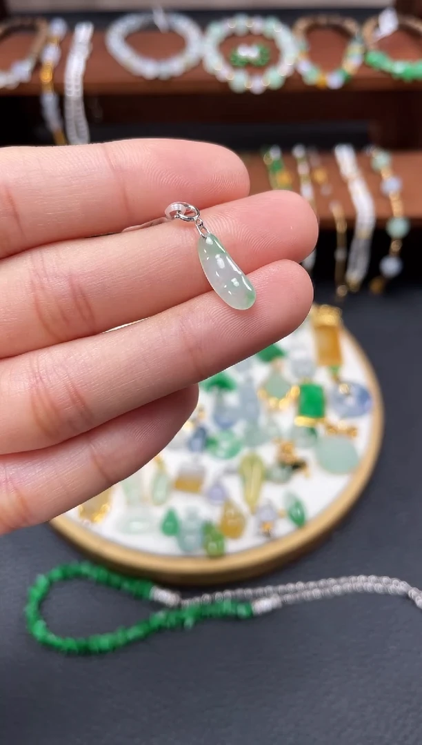 【闪购商品】翡翠吊坠(不含链)18K金镶嵌一个  JK533