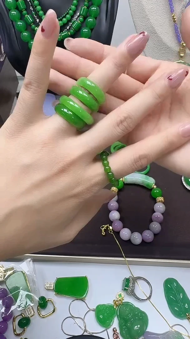 冰绿跑环戒指aaa