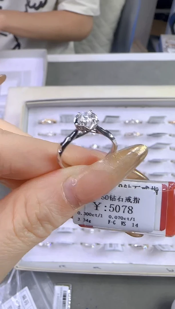 戒指/指环18K金镶嵌钻石乐**?421500