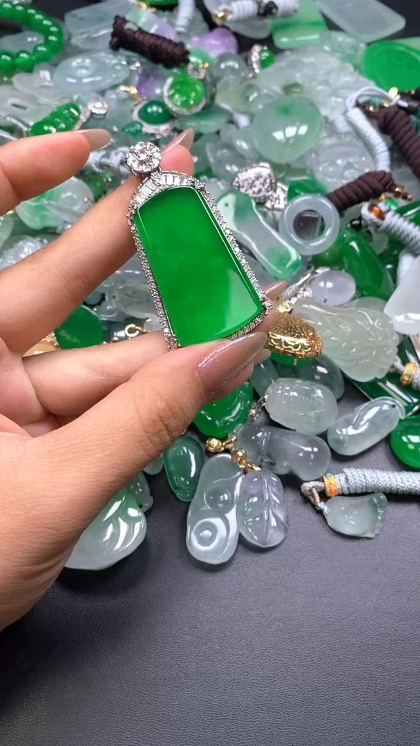 颈饰未镶嵌翡翠(配扣头多样性发其一）173
