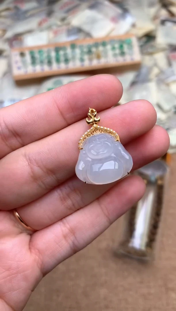 18K金镶嵌挂件翡翠一